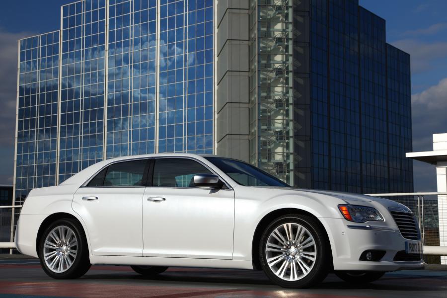  Chrysler 300C 2012 года  (UK) (фото 50 из 91)